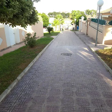 Con Patio Y Terraza Solarium טורבייחה