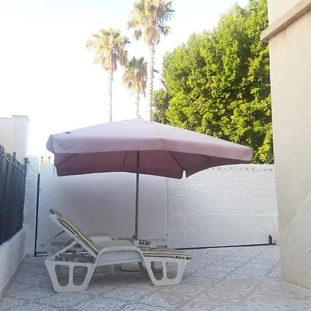 Con Patio Y Terraza Solarium בית נופש