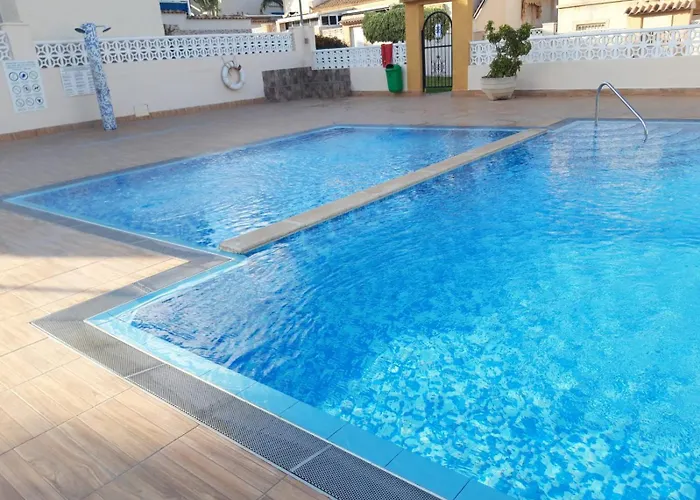 Con Patio Y Terraza Solárium